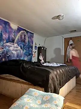 PeachyAriel online show from June 19, 5:05 pm