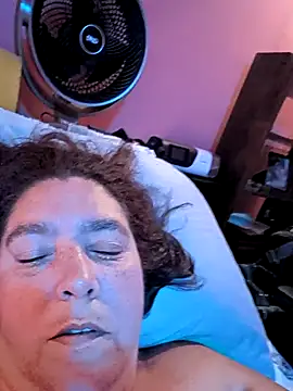 lil-gemini-hippy online show from July 13, 6:03 am