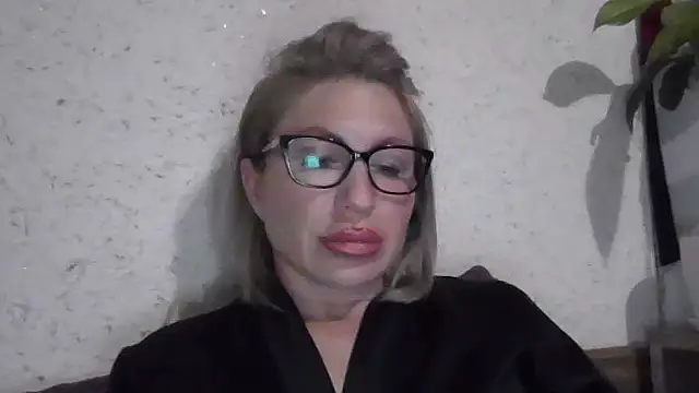 fox red lady7 online show from April 15, 8:53 pm