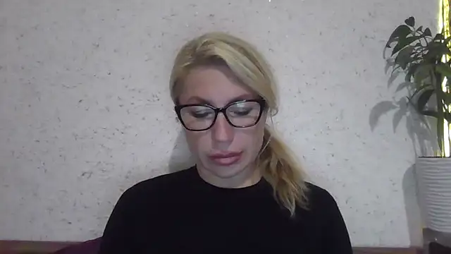 fox red lady7 online show from October 13, 7:05 pm