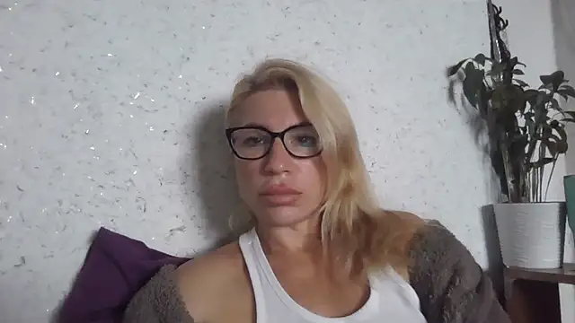 fox red lady7 online show from October 11, 9:36 am