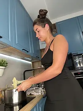 KathrynBrooks online show from July 1, 5:01 pm