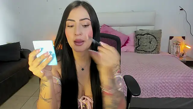 hannahdvil1 online show from April 30, 12:43 pm