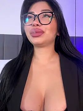 Snapshot of Mia_stepMOM chatting on October 7, 7:57 am Mia stepMOM online show from October 7, 7:57 am