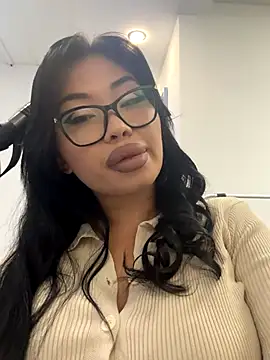 Snapshot of Mia_stepMOM chatting on September 14, 6:00 am Mia stepMOM online show from September 14, 6:00 am