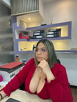 isabella horney  online show from May 31, 6:20 pm