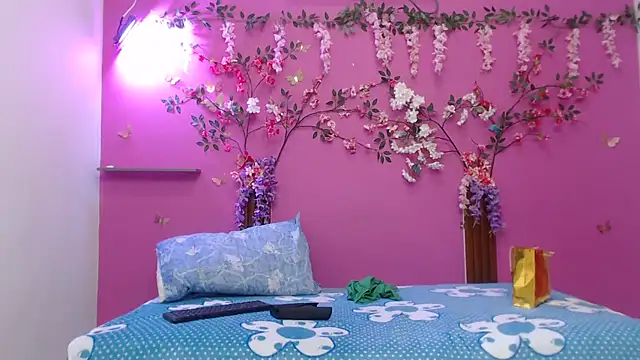 skinnybarbie022 online show from February 19, 12:32 am