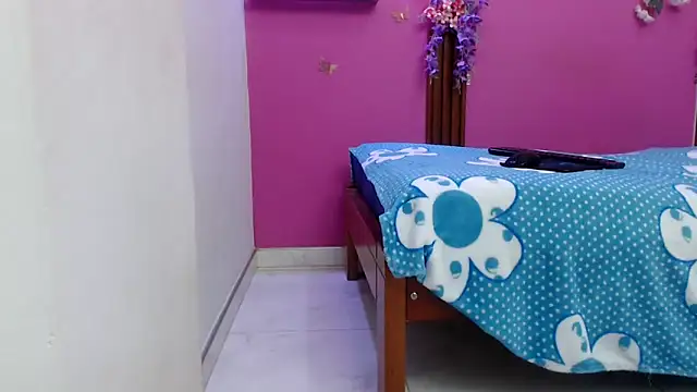 skinnybarbie022 online show from June 5, 12:37 am