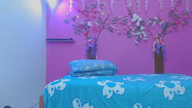 skinnybarbie022 online show from February 1, 12:31 am