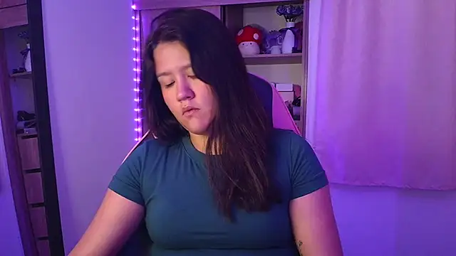 Oliviawatson1 online show from April 24, 12:30 pm