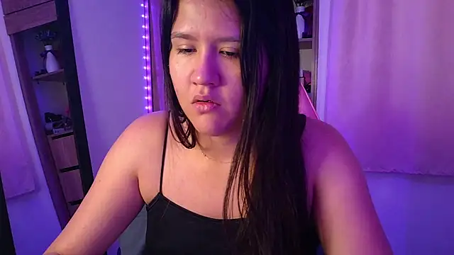 Oliviawatson1 online show from April 23, 12:29 pm