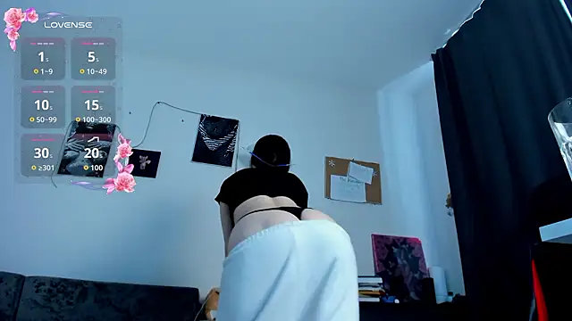 cute little ass online show from March 7, 10:11 am