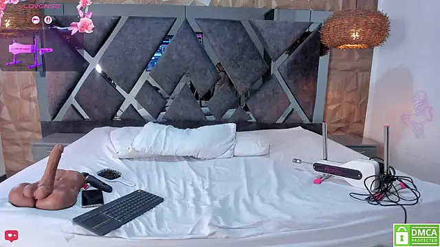 Selene  Lopez  online show from April 10, 7:53 pm