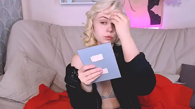 Charlotte Colinss online show from October 8, 3:55 am