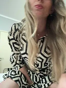 Snapshot of SweetGraciosa chatting on September 16, 6:38 pm SweetGraciosa online show from September 16, 6:38 pm