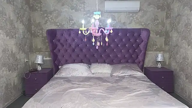 Eloisa Eliot online show from November 11, 4:15 pm