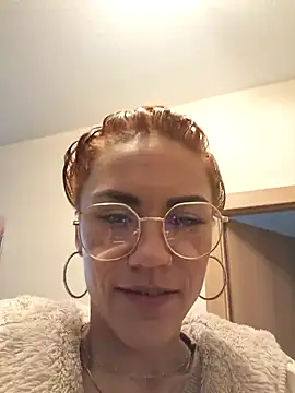 Snapshot of SlimBellaa chatting on October 21, 11:14 am SlimBellaa online show from October 21, 11:14 am