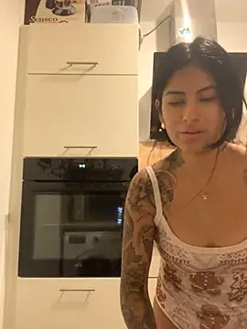 mrskarmaa online show from December 3, 5:04 pm