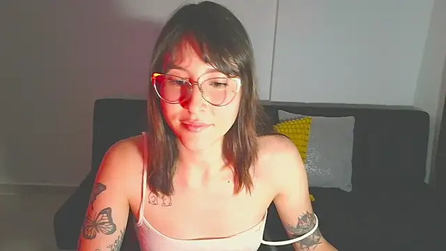 Yulienneg online show from April 28, 2:09 am