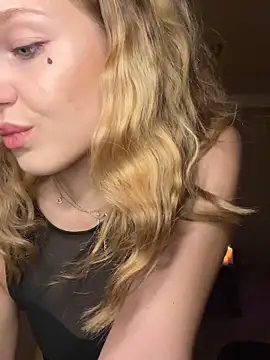 Emaline Fane online show from October 31, 8:02 pm