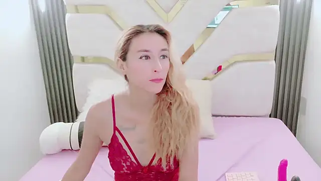 Snapshot of charlotte_phaeton chatting on October 22, 12:48 am charlotte phaeton online show from October 22, 12:48 am