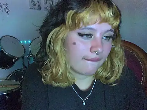  MoonBlue  online show from December 15, 6:18 am