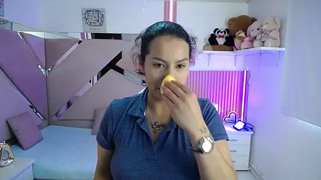 Mia garcia28 online show from July 14, 8:02 pm