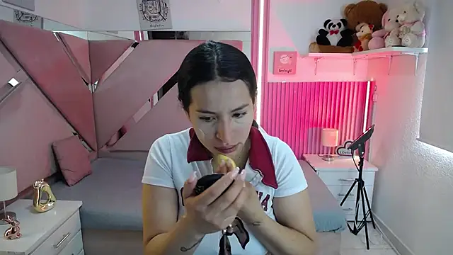 Mia garcia28 online show from June 4, 1:37 pm