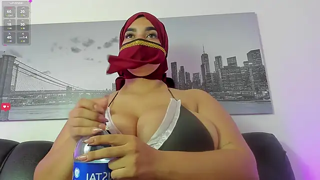 yasmin rahal online show from February 10, 7:50 pm