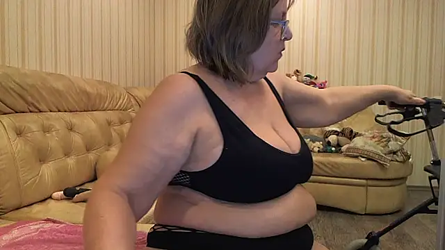 Simply woman online show from December 2, 4:25 am