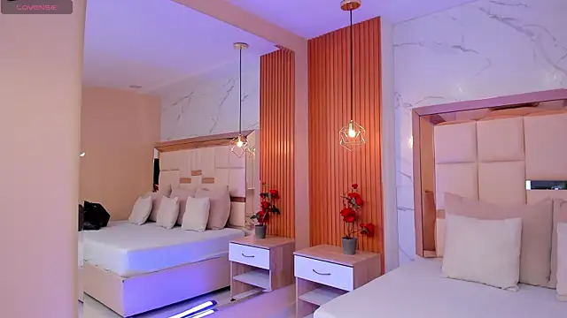 julieta rosee online show from April 8, 9:50 pm