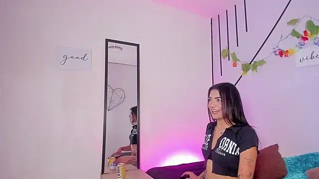 MiahCornell  online show from January 10, 8:02 pm