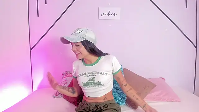 MiahCornell  online show from January 5, 7:17 pm