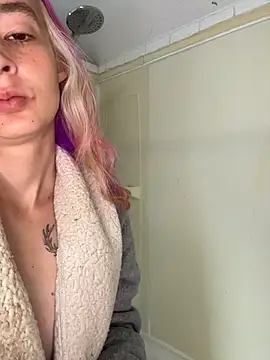 SeccySerena online show from June 20, 4:32 pm