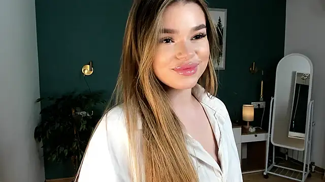 HollisHearl online show from April 16, 7:30 am