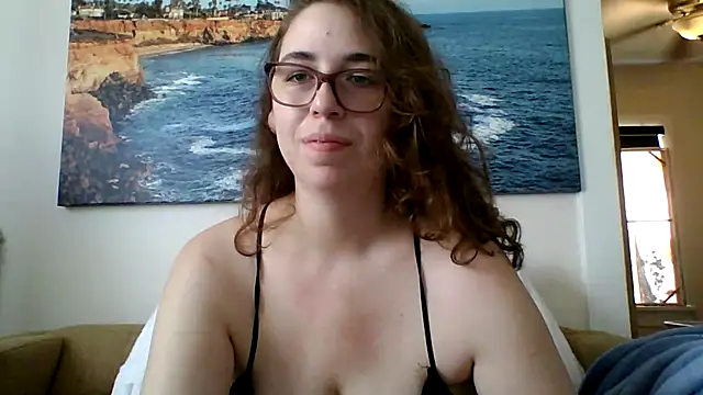 sweetsocalgirl online show from May 16, 9:58 pm