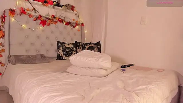 kristal benet online show from October 21, 7:18 pm