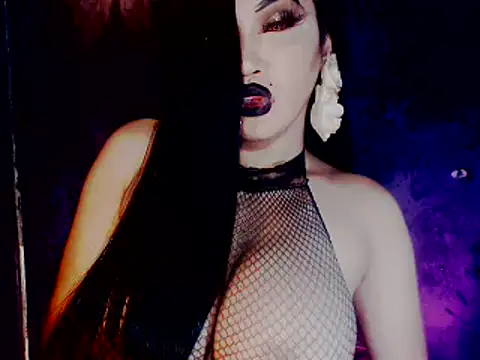 Snapshot of Mistress4fun chatting on September 22, 6:23 am Mistress4fun online show from September 22, 6:23 am