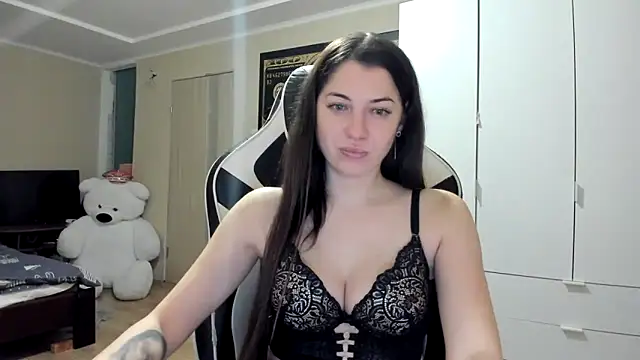 Snapshot of EmiLovsi chatting on November 15, 11:17 pm EmiLovsi online show from November 15, 11:17 pm