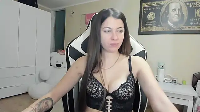 Snapshot of EmiLovsi chatting on September 21, 8:18 pm EmiLovsi online show from September 21, 8:18 pm