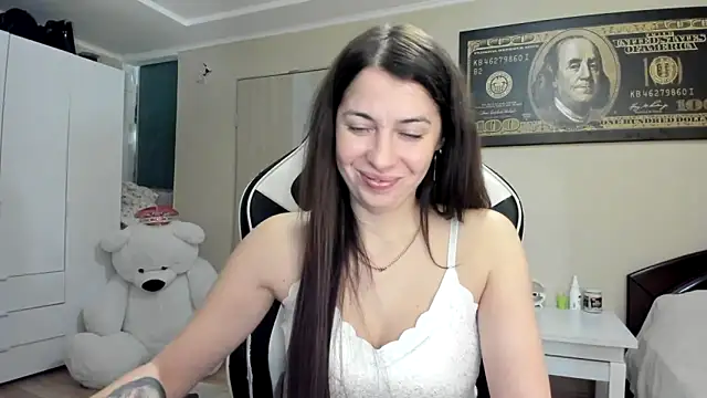 Snapshot of EmiLovsi chatting on October 8, 8:13 pm EmiLovsi online show from October 8, 8:13 pm