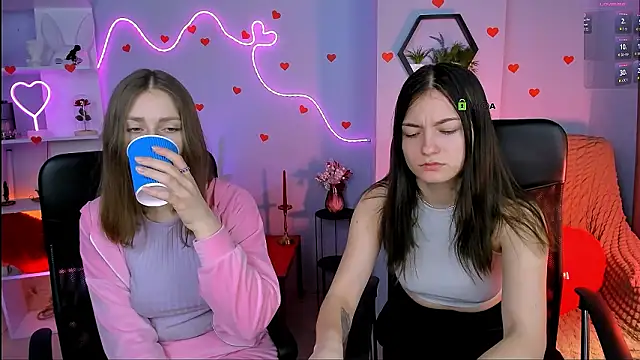 eva smiith  online show from February 18, 7:18 am