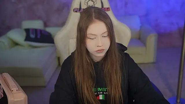 Esmie Smile online show from February 21, 10:54 pm