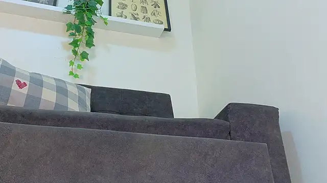 RiriiBrunette   online show from April 4, 7:56 pm