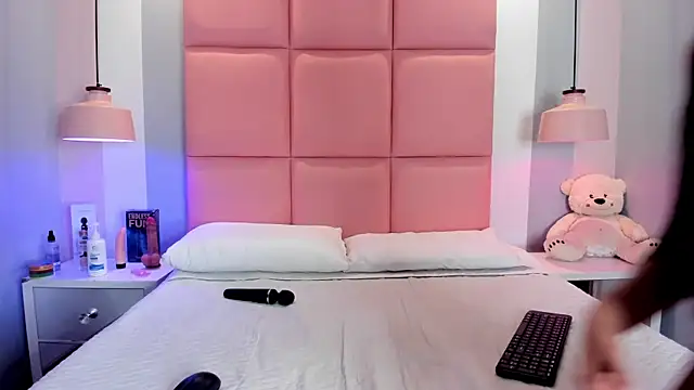 JulianaValencia online show from December 13, 10:05 pm