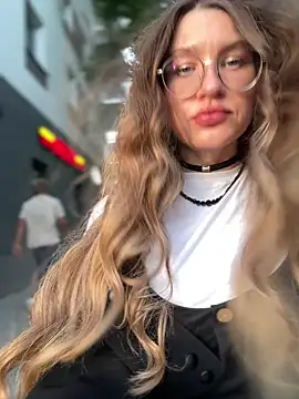 Amia mur online show from September 28, 4:01 pm