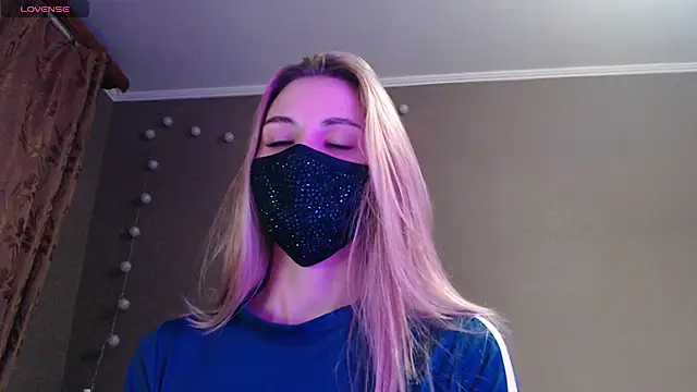 Iris lave online show from October 31, 8:02 pm