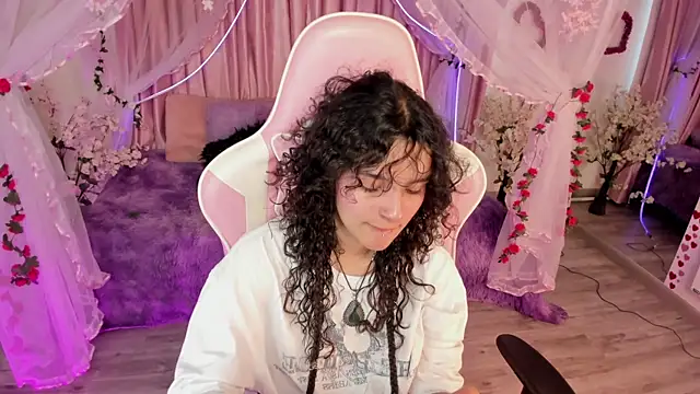Snapshot of bunny_curly chatting on September 20, 7:56 pm bunny curly online show from September 20, 7:56 pm
