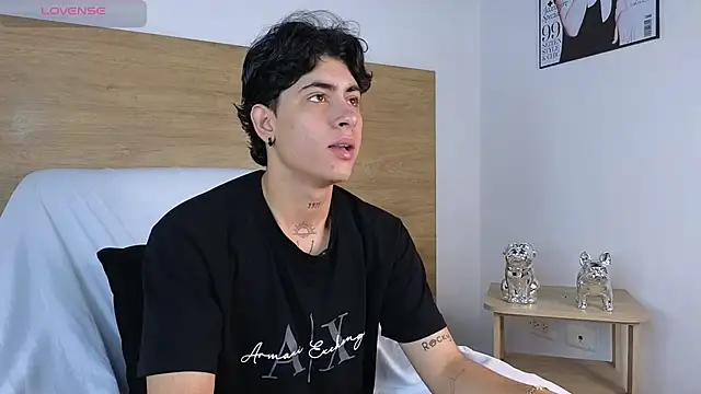 Snapshot of Stiven_Benet_ chatting on October 2, 12:10 pm Stiven Benet online show from October 2, 12:10 pm