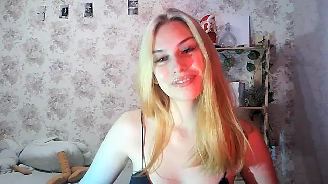 ClaireLaSweet online show from October 31, 3:30 am